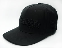 Lade das Bild in den Galerie-Viewer, 5 Panel Snapback Cap - "Schmerzgalerie"