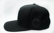 Lade das Bild in den Galerie-Viewer, 5 Panel Snapback Cap - "SG"
